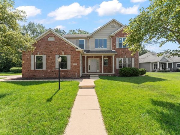 1808 Blue Bird Drive, Mahomet, IL 61853