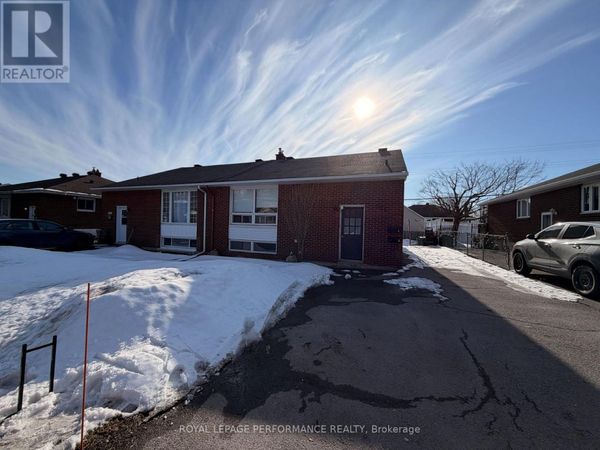 726 Cummings Avenue , Unit A, Ottawa, ON K1K2L1