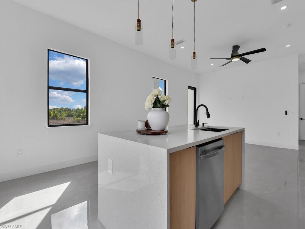 380 Cratsley Ave S, Lehigh Acres, FL 33974 Photo