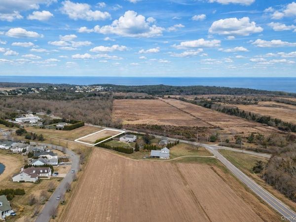 3921 Sound Avenue , Riverhead, NY 11901