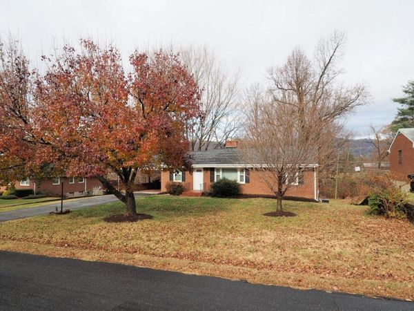 2644 Lindenwood DR , Vinton, VA 24179