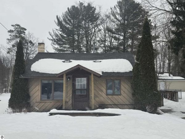 327 Gladwin Street S, Lake City, MI 49651