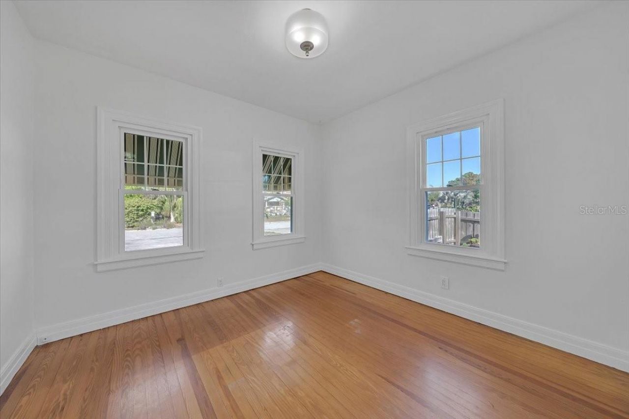 943 Queen Street N, Saint Petersburg, FL 33713 Photo