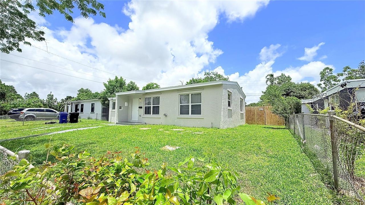 1411 NE 155th Ter, North Miami Beach, FL 33162 Photo