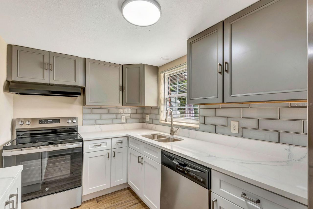 1122 84th Terrace N, Unit A, Saint Petersburg, FL 33702 Photo