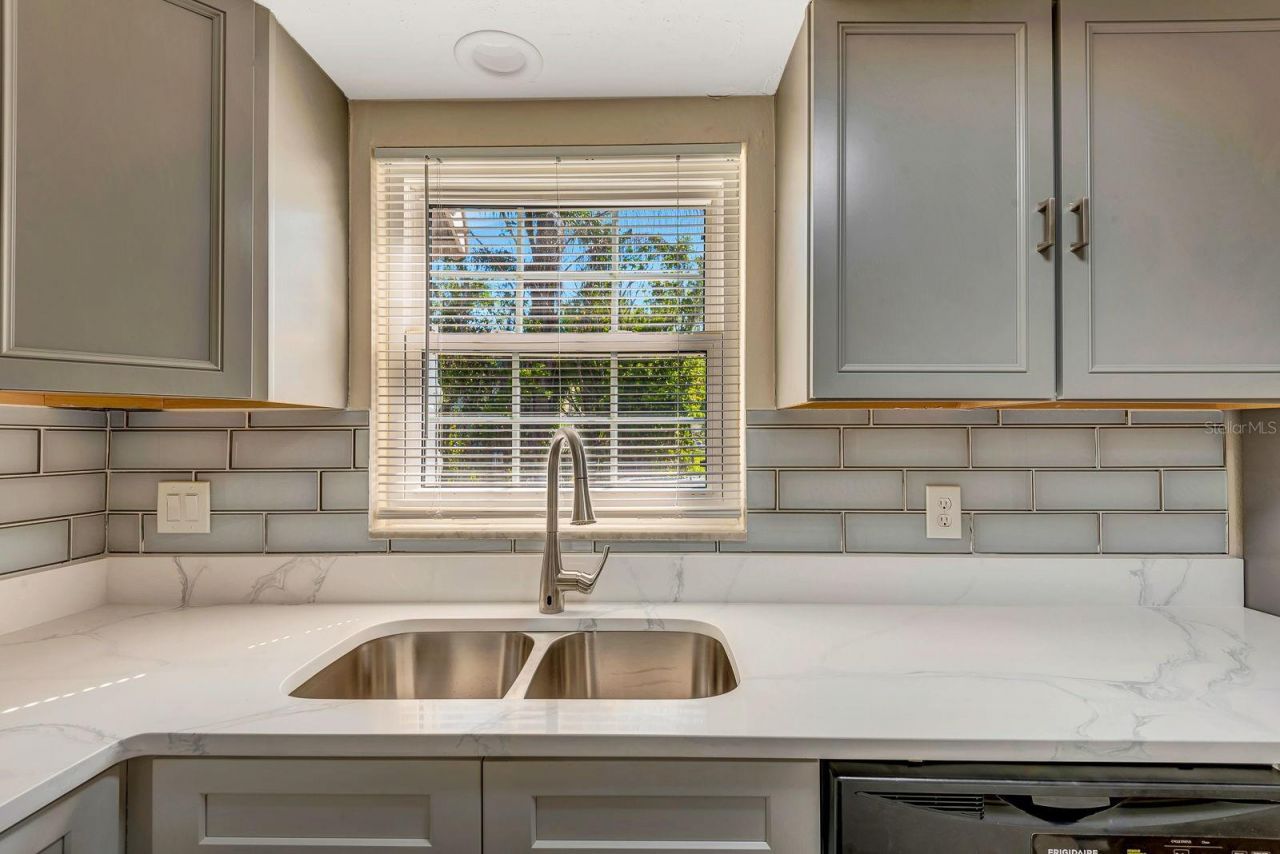 1122 84th Terrace N, Unit A, Saint Petersburg, FL 33702 Photo