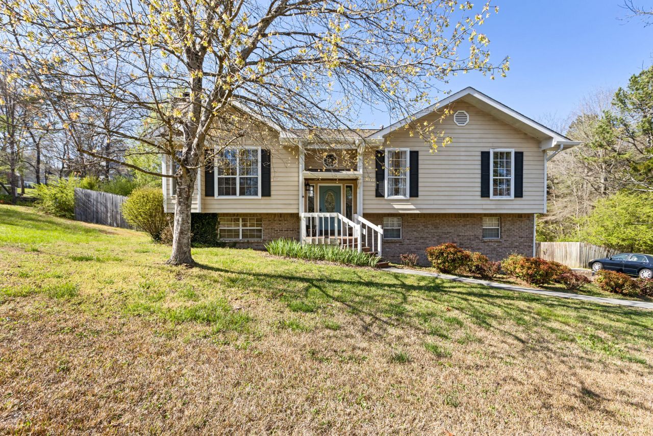 5701 Knotty Pine Drive, Ooltewah, TN 37363 Main Photo