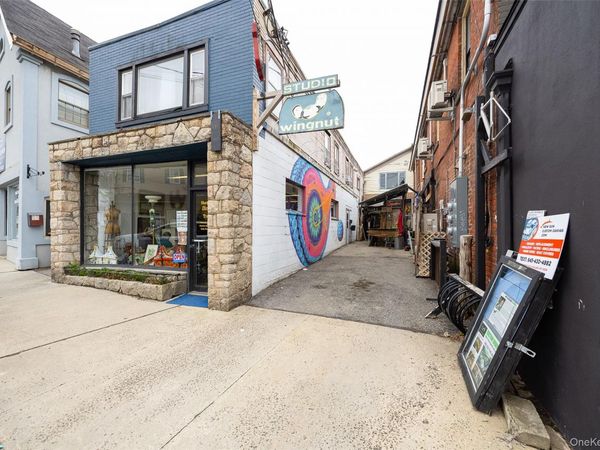 81 Vineyard Avenue , Highland, NY 12528