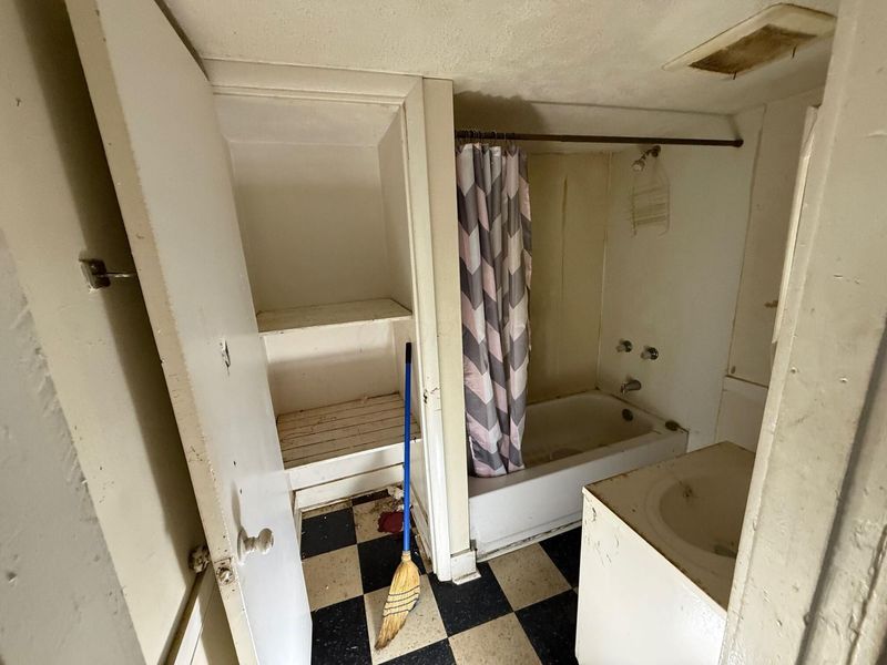 2320 Hamilton Avenue, Columbus, OH 43211 Photo 2