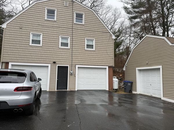28 Quissett Rd, Unit B, Mendon, MA 01756