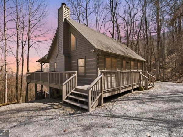 304 Ridge Circle, Blue Ridge, GA 30513