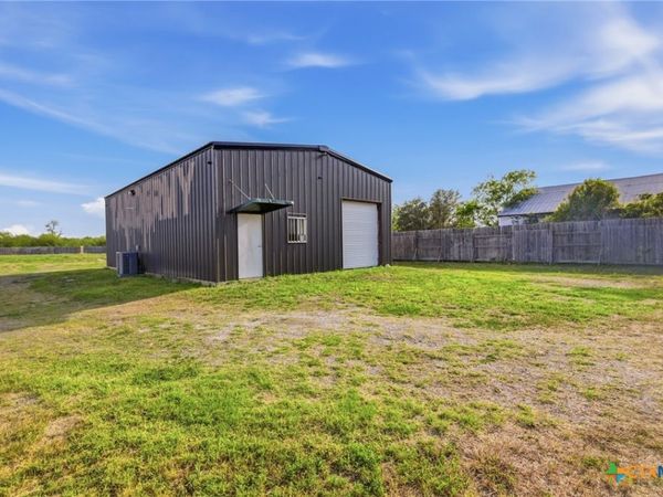 10083 N US Hwy 59 , Fannin, TX 77960