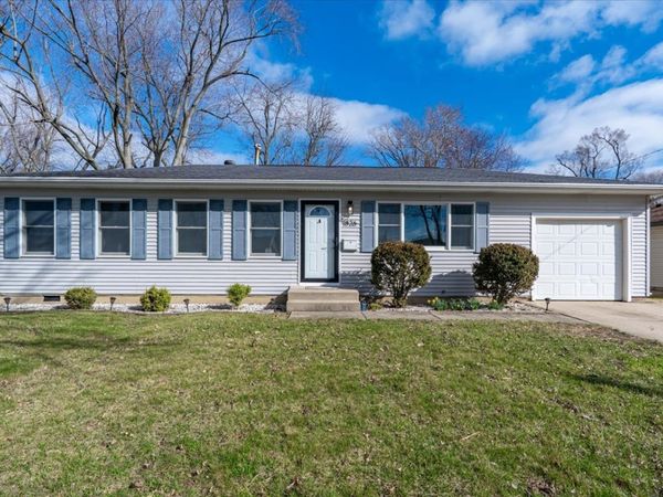 1826 E Lafayette Street , Bloomington, IL 61701