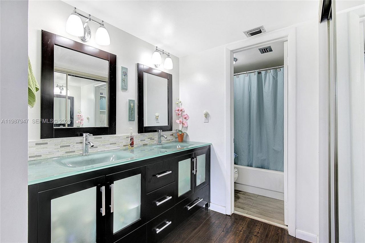 1100 Colony Point Cir , Unit 302, Pembroke Pines, FL 33026 Photo