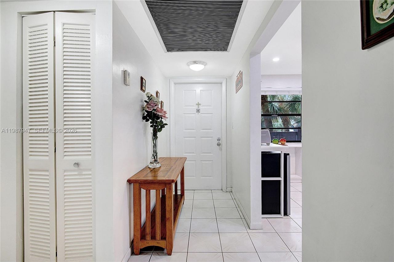 1100 Colony Point Cir , Unit 302, Pembroke Pines, FL 33026 Photo