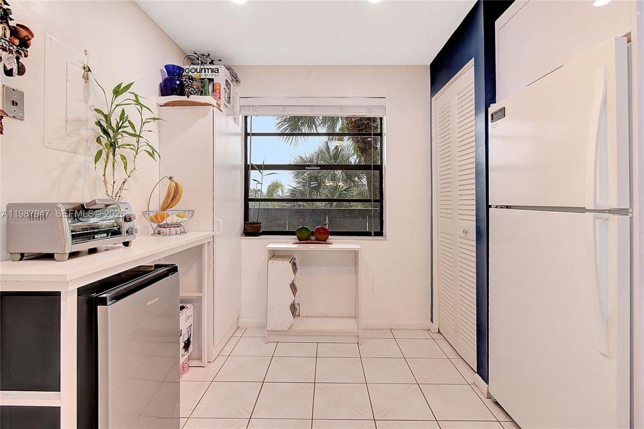 1100 Colony Point Cir , Unit 302, Pembroke Pines, FL 33026 Photo