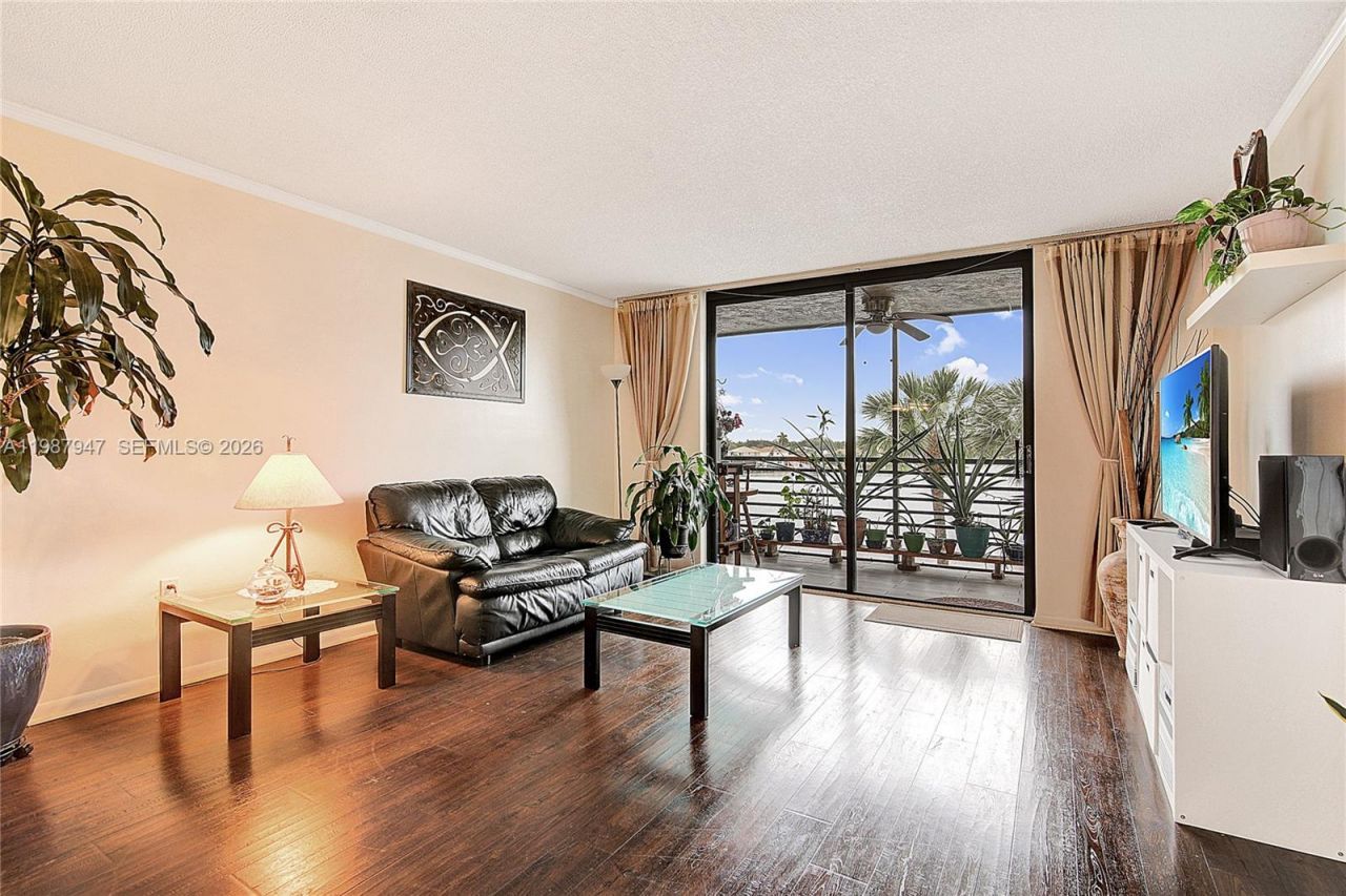 1100 Colony Point Cir , Unit 302, Pembroke Pines, FL 33026 Photo