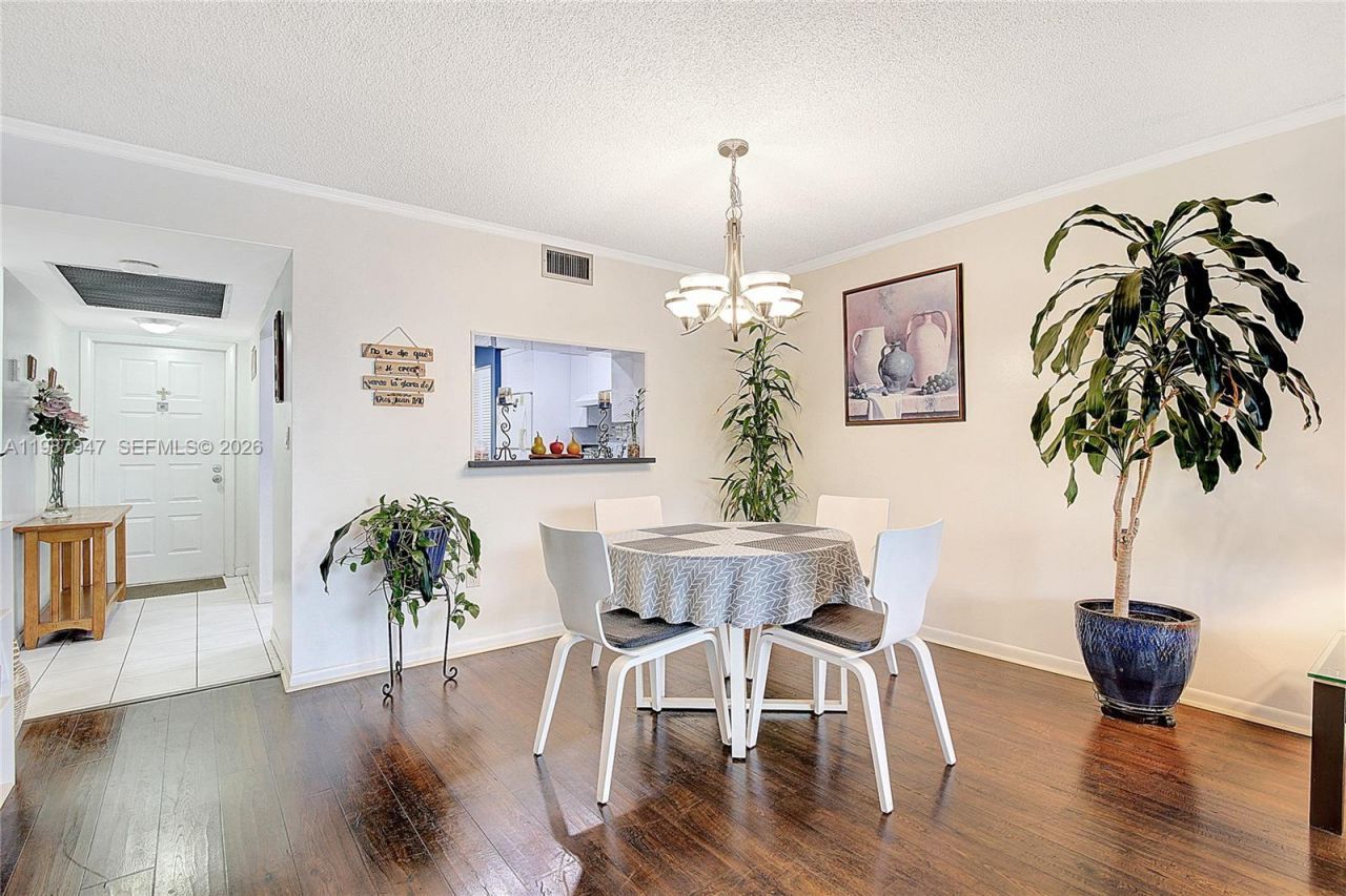 1100 Colony Point Cir , Unit 302, Pembroke Pines, FL 33026 Photo