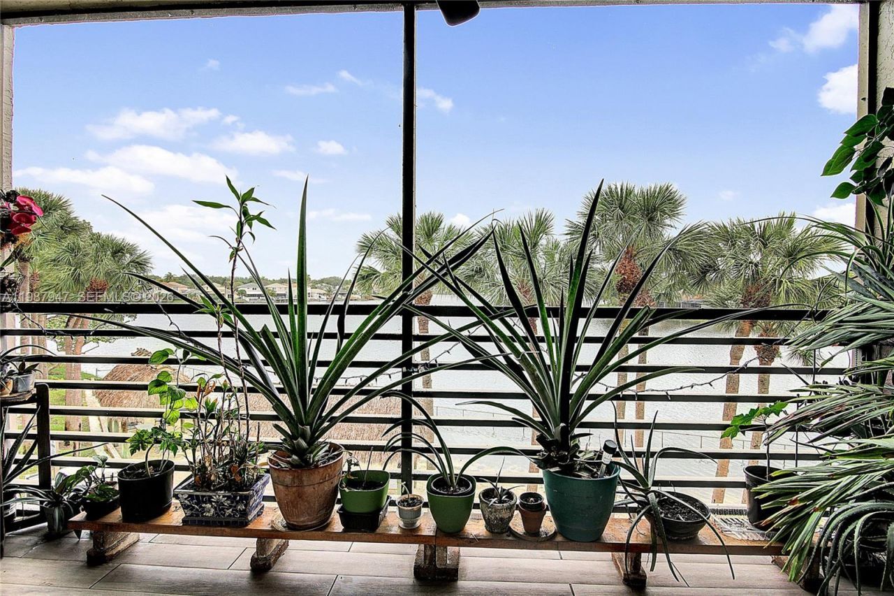 1100 Colony Point Cir , Unit 302, Pembroke Pines, FL 33026 Photo