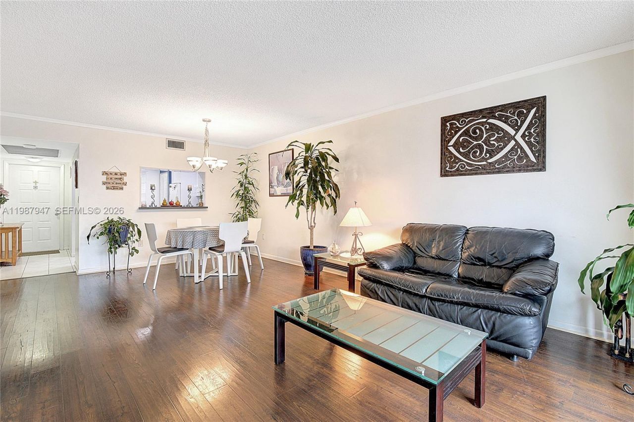 1100 Colony Point Cir , Unit 302, Pembroke Pines, FL 33026 Photo