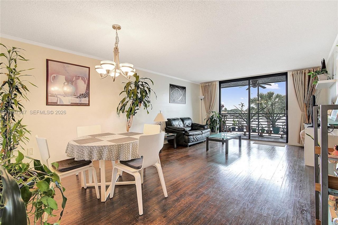 1100 Colony Point Cir , Unit 302, Pembroke Pines, FL 33026 Photo