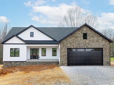 37 Twin Lake Dr, Bedford, VA 24523