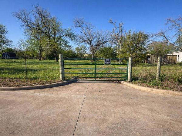 1314 Farm ST , Bastrop, TX 78602