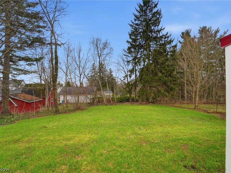 13829 Carlton Street, Burton, OH 44021 Photo 5