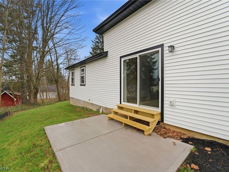 13829 Carlton Street, Burton, OH 44021 Photo 6