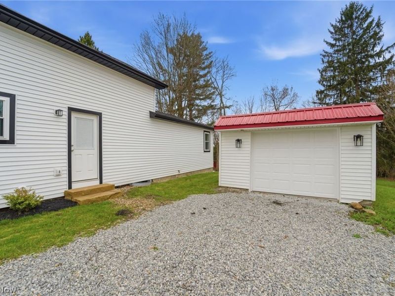 13829 Carlton Street, Burton, OH 44021 Photo 7