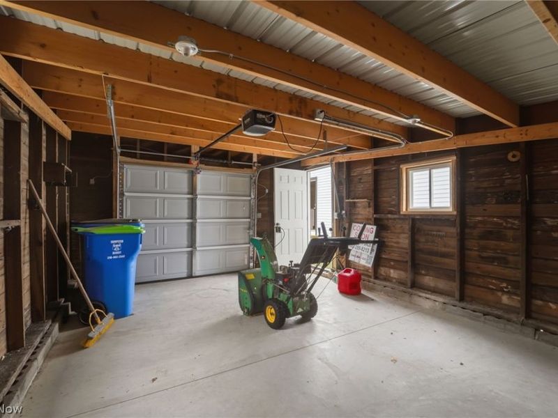 13829 Carlton Street, Burton, OH 44021 Photo 8