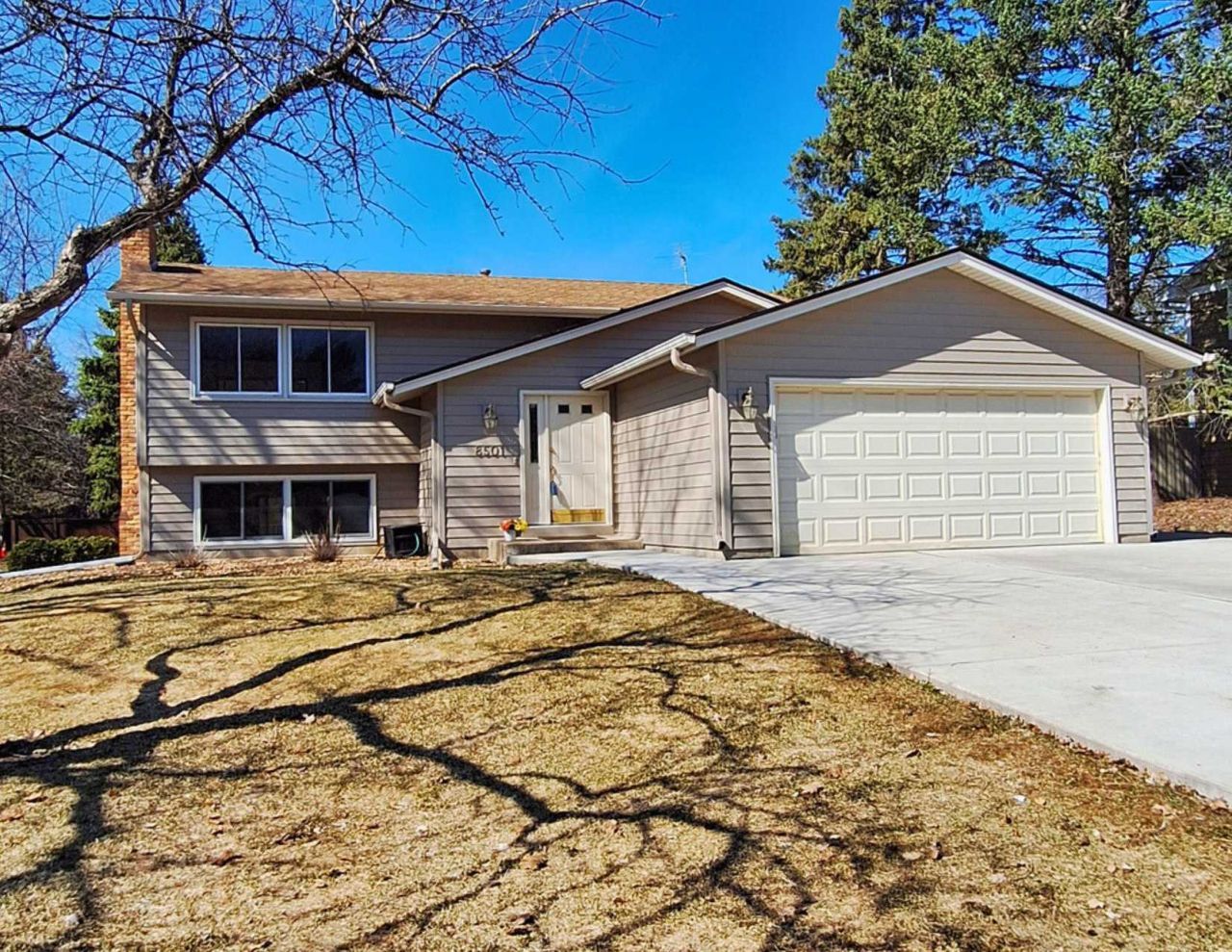 8501 Zanzibar Lane N, Maple Grove, MN 55311 Main Photo