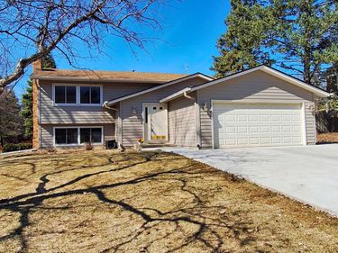 8501 Zanzibar Lane N, Maple Grove, MN 55311