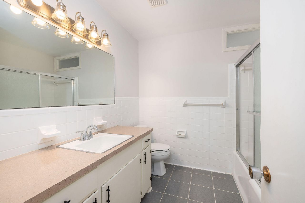 1317 Coleridge Street Photo 10