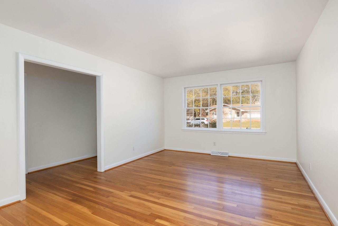 1317 Coleridge Street Photo 6