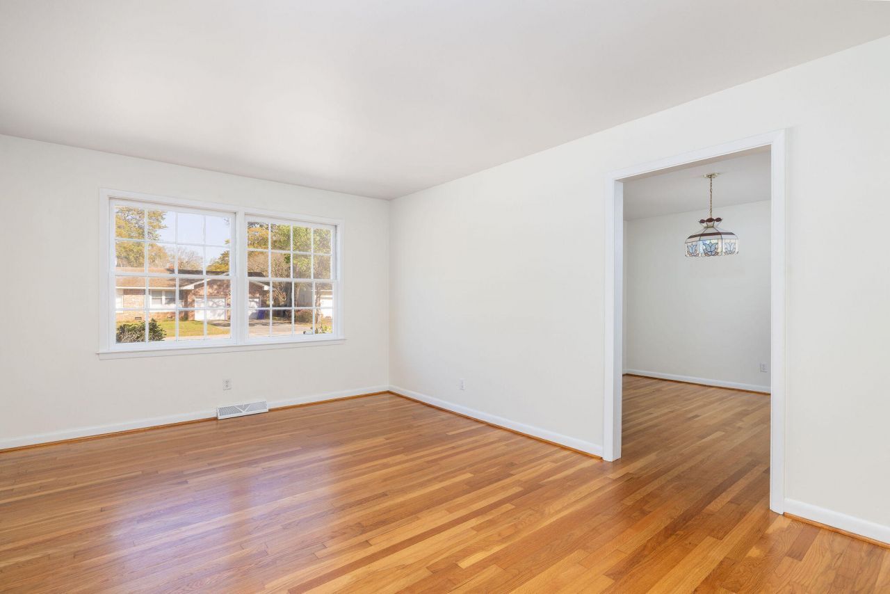 1317 Coleridge Street Photo 7