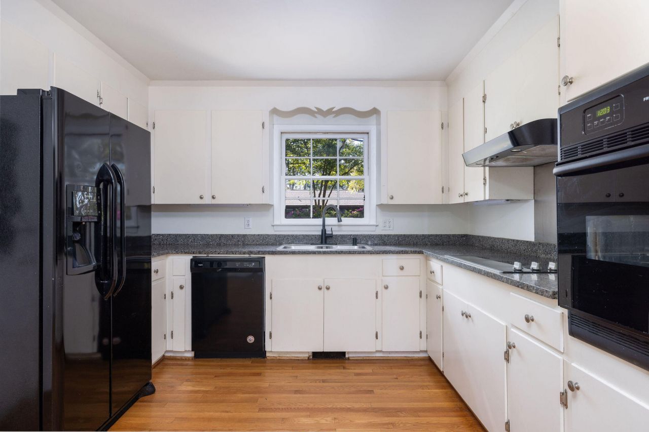 1317 Coleridge Street Photo 8