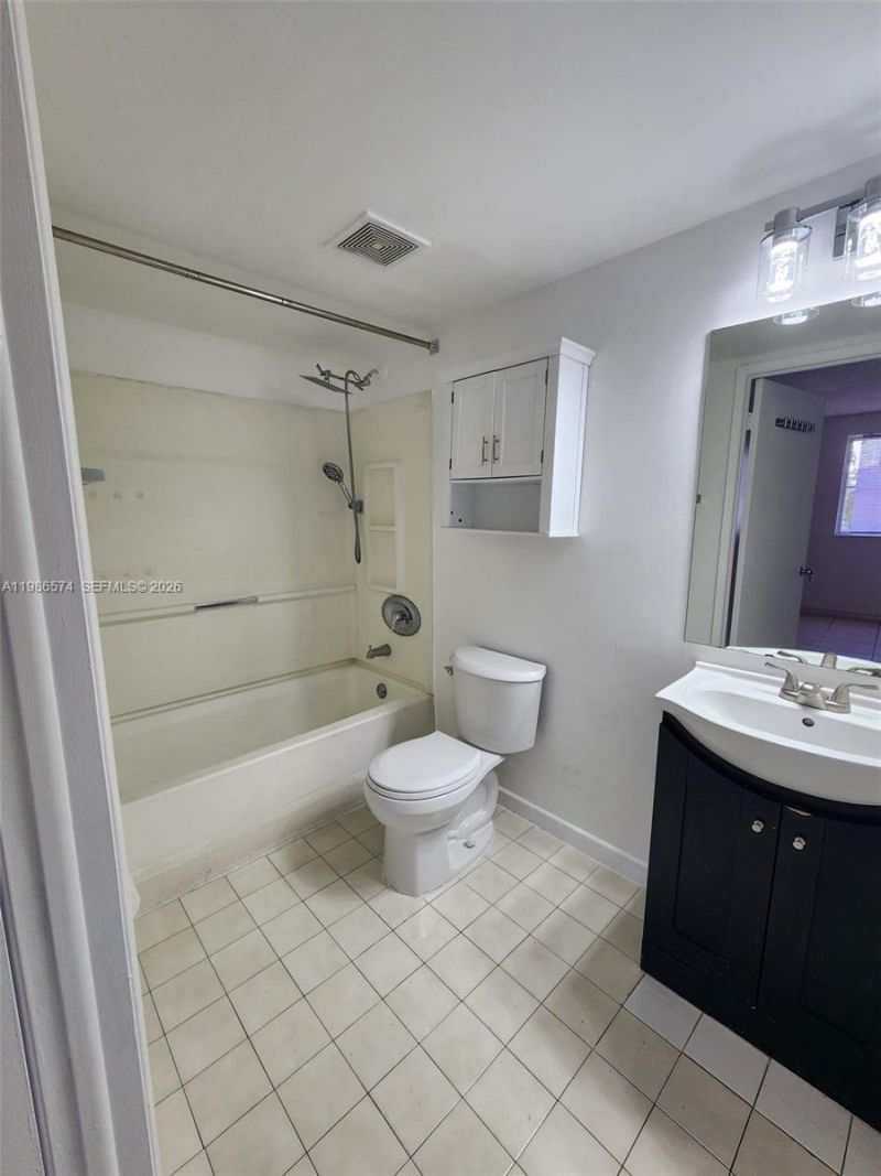 6195 NW 186th St, Unit 309, Hialeah, FL 33015 Photo