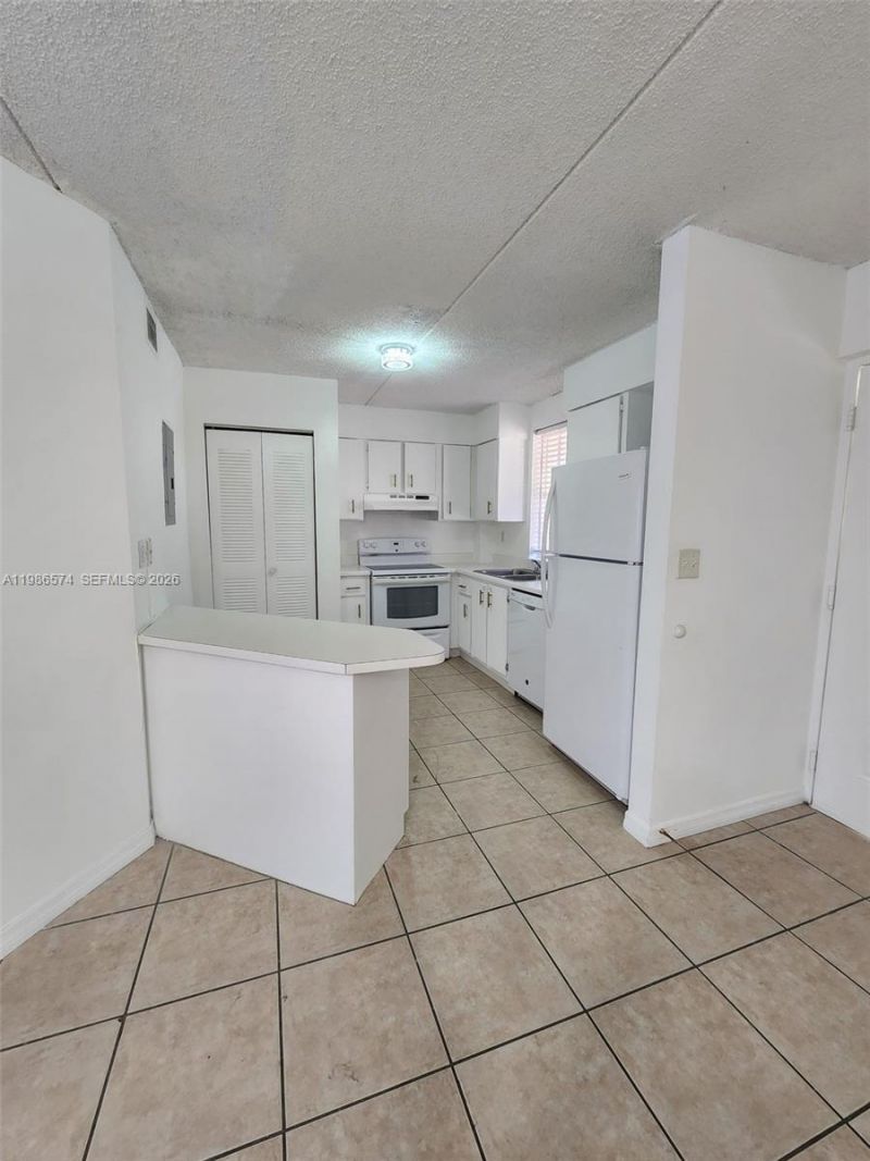 6195 NW 186th St, Unit 309, Hialeah, FL 33015 Photo