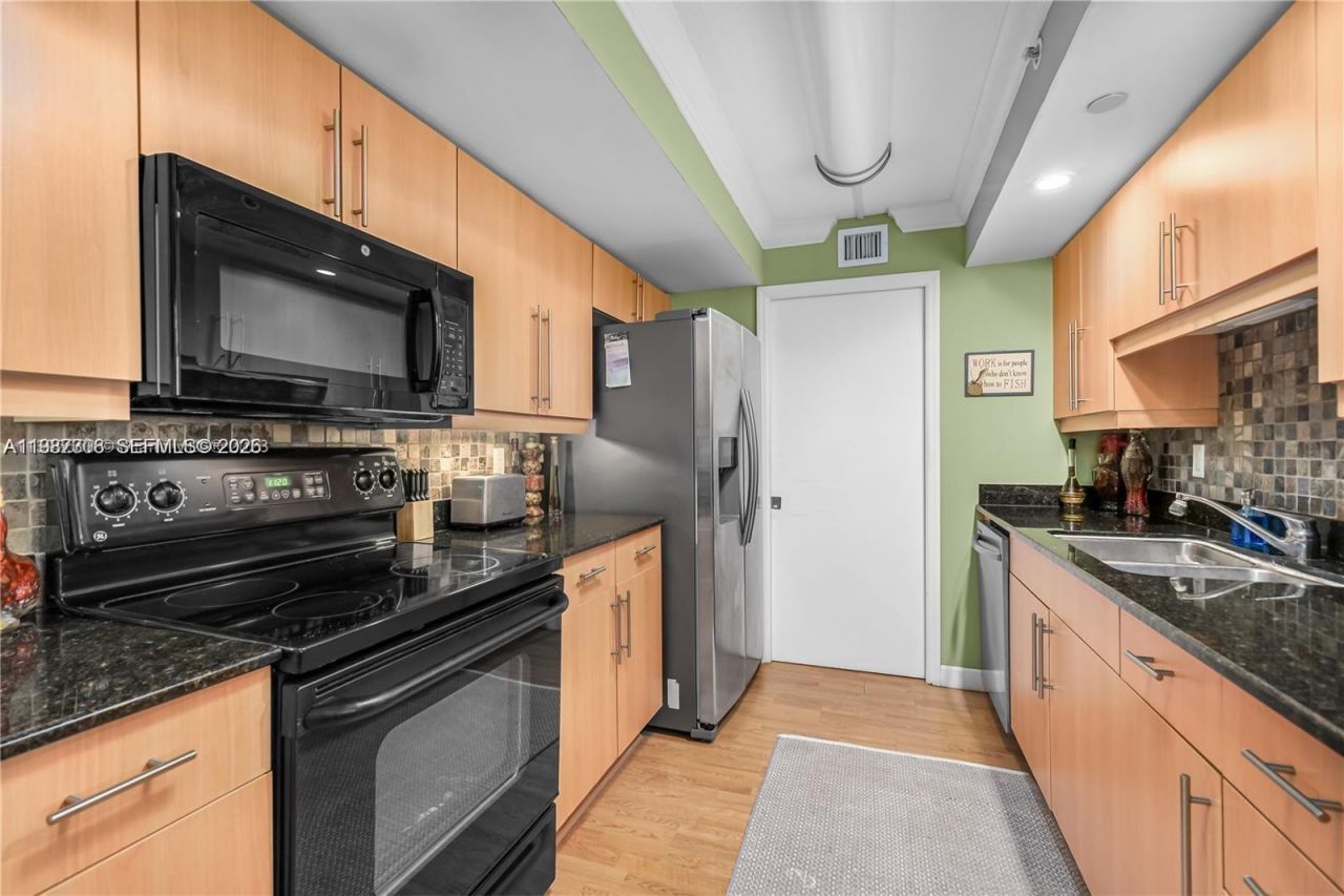 6917 Collins Ave , Unit 812, Miami Beach, FL 33141 Photo