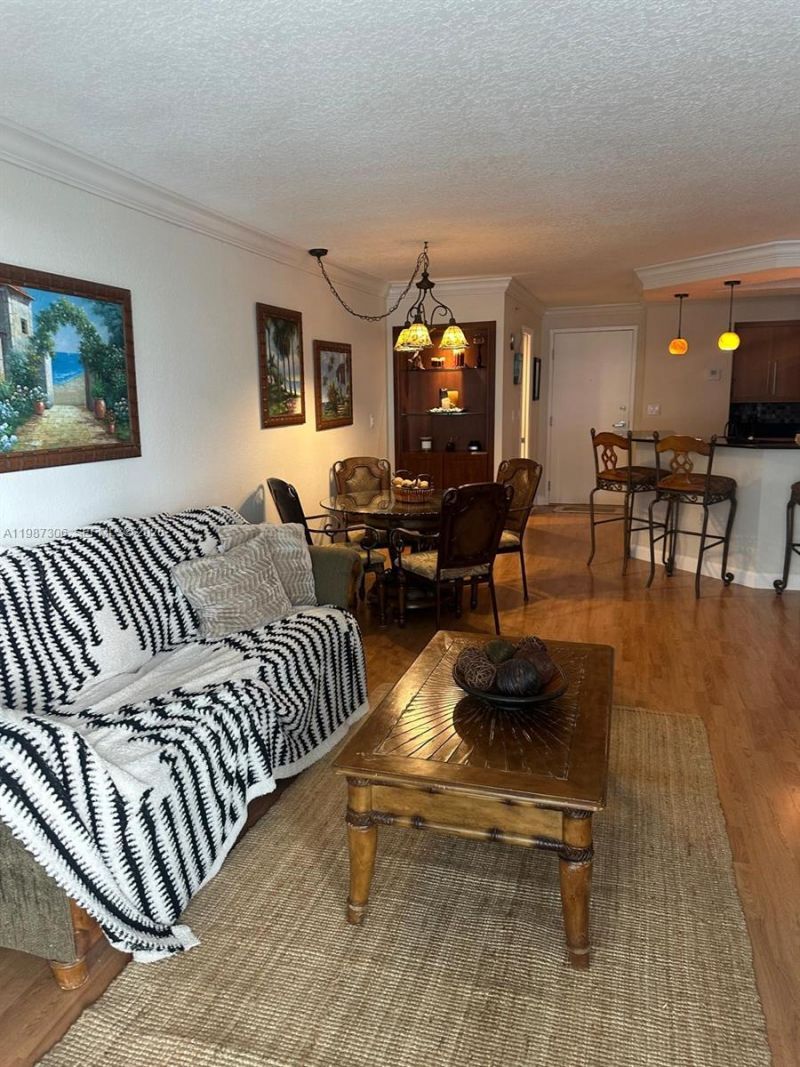 6917 Collins Ave , Unit 812, Miami Beach, FL 33141 Photo