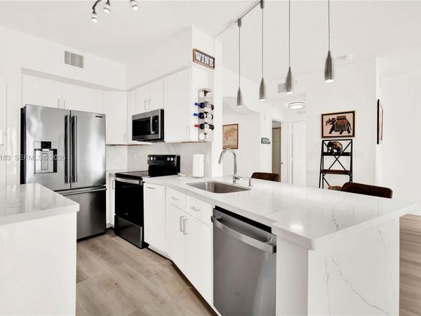 9021 SW 94th St, Unit 308, Miami, FL 33176