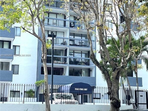 2715 Tigertail Ave, Unit 203, Coconut Grove, FL 33133