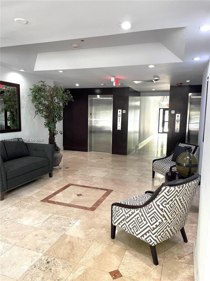 2715 Tigertail Ave, Unit 203, Coconut Grove, FL 33133 Photo