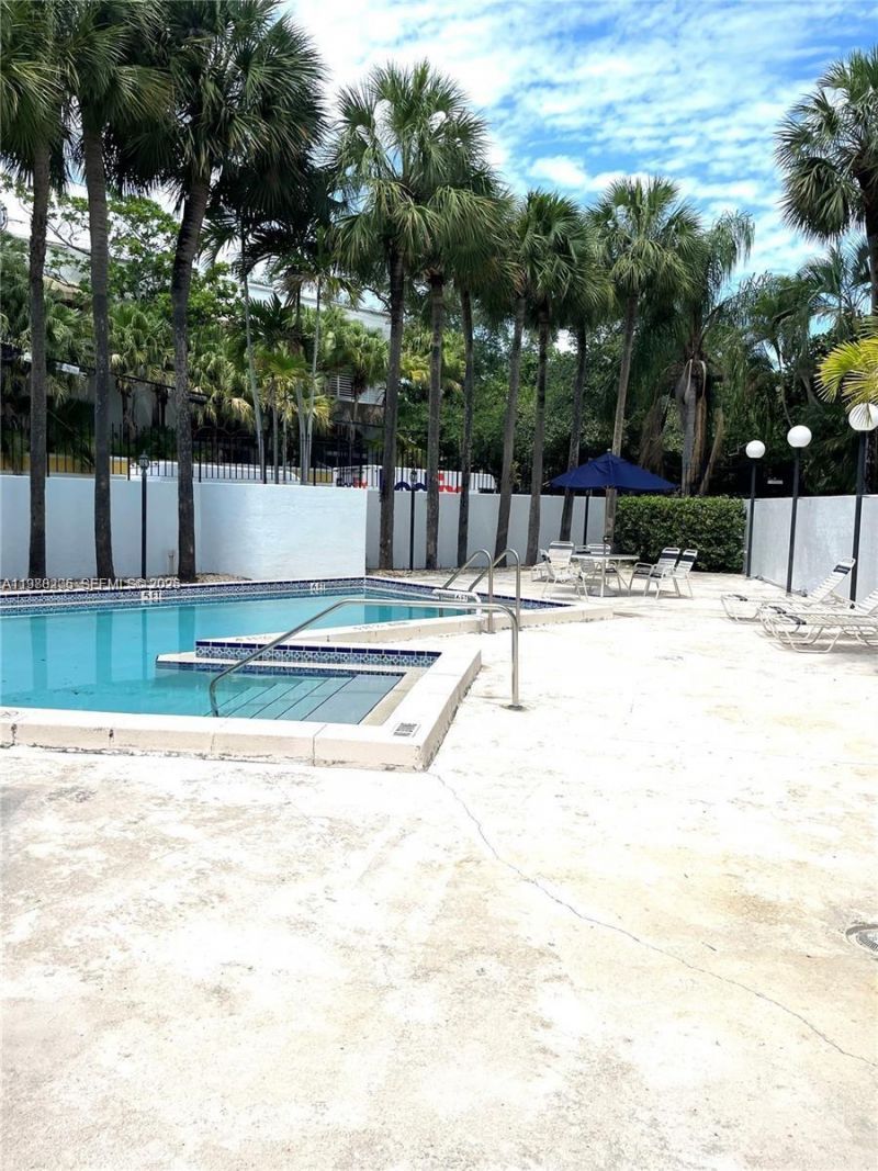 2715 Tigertail Ave, Unit 203, Coconut Grove, FL 33133 Photo