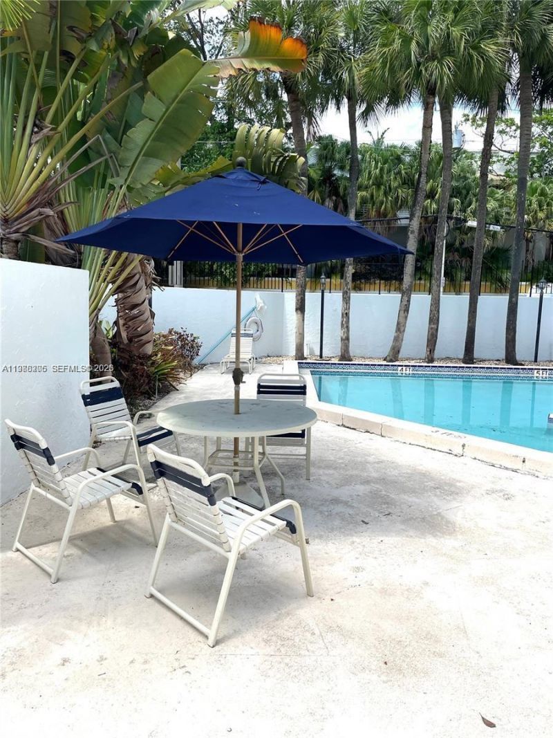 2715 Tigertail Ave, Unit 203, Coconut Grove, FL 33133 Photo