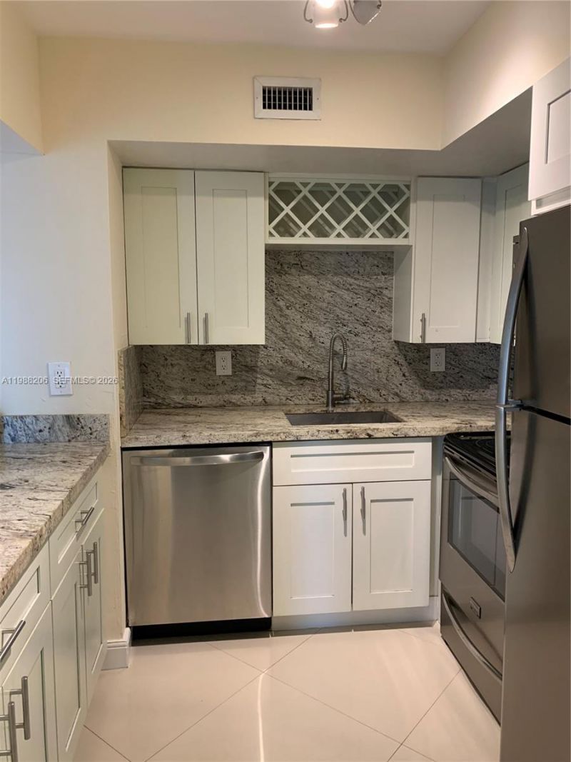 2715 Tigertail Ave, Unit 203, Coconut Grove, FL 33133 Photo