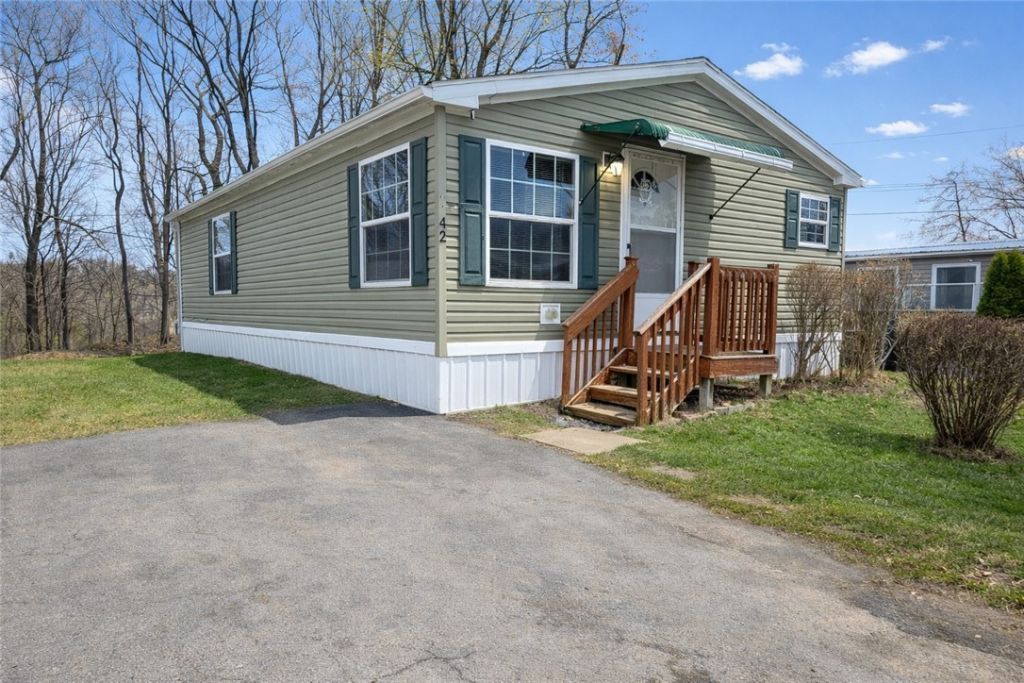 42 Sebastian Drive, Rochester, NY 14625 Main Photo