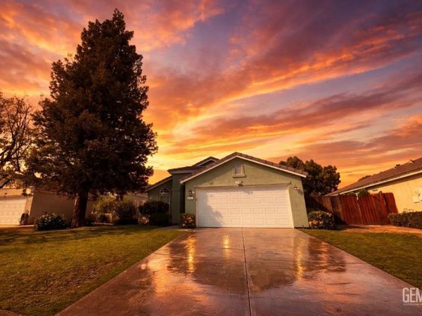 8806 Rollingbay Drive, Bakersfield, CA 93312