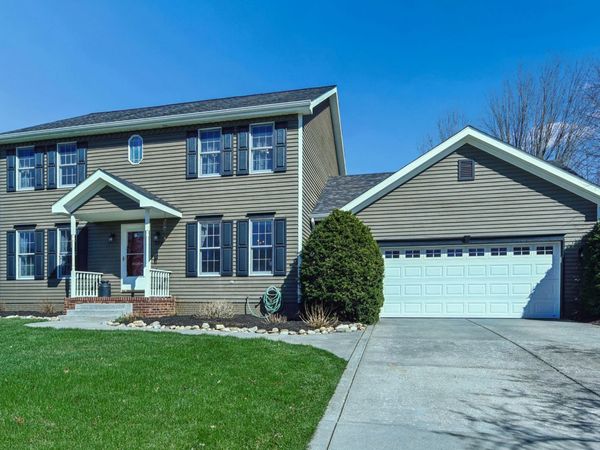 529 Windridge Drive, Chesterton, IN 46304